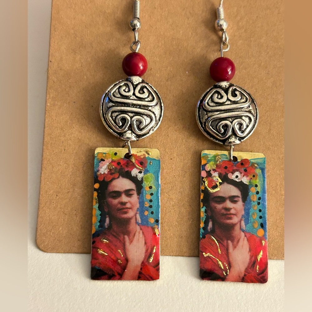 Earrings NWOT Frida Kahlo, artisan original Art Hand-painted, red, blue, silver